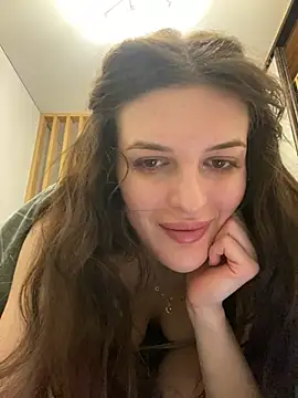 Snapshot of little_belucci chatting on February 16, 8:44 pm little belucci online show from February 16, 8:44 pm