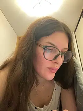 Snapshot of little_belucci chatting on February 21, 8:27 pm little belucci online show from February 21, 8:27 pm