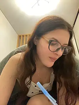 Snapshot of little_belucci chatting on February 24, 6:58 pm little belucci online show from February 24, 6:58 pm
