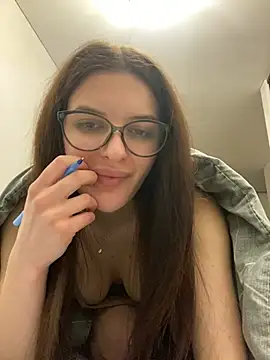 Snapshot of little_belucci chatting on February 25, 7:47 pm little belucci online show from February 25, 7:47 pm