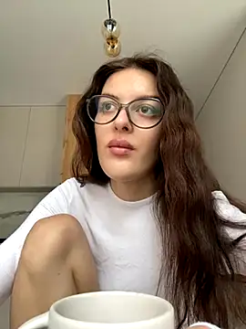 little belucci online show from October 11, 1:31 pm