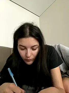 little belucci online show from October 17, 7:00 am