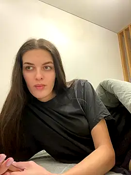 little belucci online show from November 11, 5:02 pm