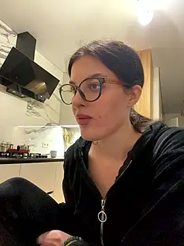 little belucci online show from January 5, 7:17 pm