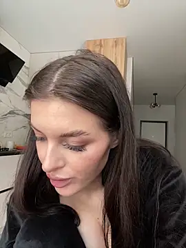 little belucci online show from February 22, 2:15 pm