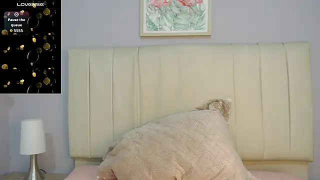 Snapshot of amy_le01 chatting on October 14, 1:23 pm amy le01 online show from October 14, 1:23 pm