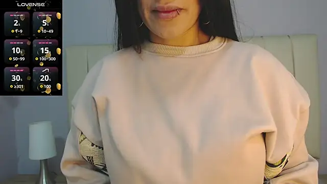 Snapshot of amy_le01 chatting on October 20, 1:33 pm amy le01 online show from October 20, 1:33 pm