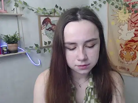 VeryVeryVeryShy  online show from April 27, 5:27 am