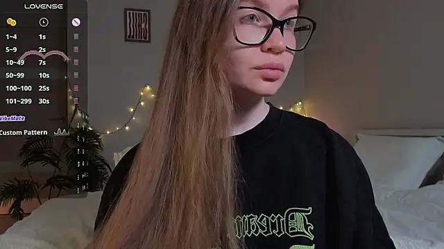 Virtual Girll online show from October 23, 8:18 pm