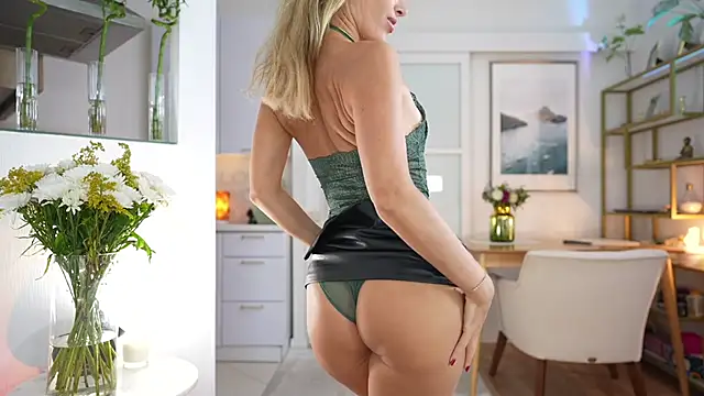 IamRealSugar online show from October 11, 2:15 pm