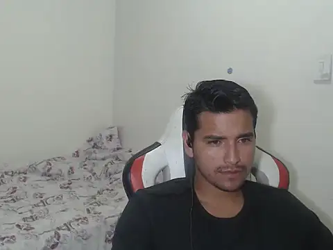 Snapshot of kylian_07 chatting on March 27, 2:06 am kylian 07 online show from March 27, 2:06 am