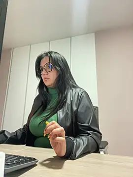 SWEETLILY18 online show from December 12, 12:59 am