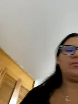 Snapshot of SWEETLILY18 chatting on October 6, 10:40 pm SWEETLILY18 online show from October 6, 10:40 pm