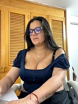 Snapshot of SWEETLILY18 chatting on October 22, 10:42 pm SWEETLILY18 online show from October 22, 10:42 pm