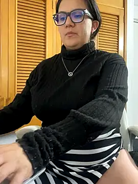 Snapshot of SWEETLILY18 chatting on November 10, 10:20 pm SWEETLILY18 online show from November 10, 10:20 pm