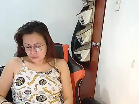 crizzybel online show from May 17, 10:17 pm