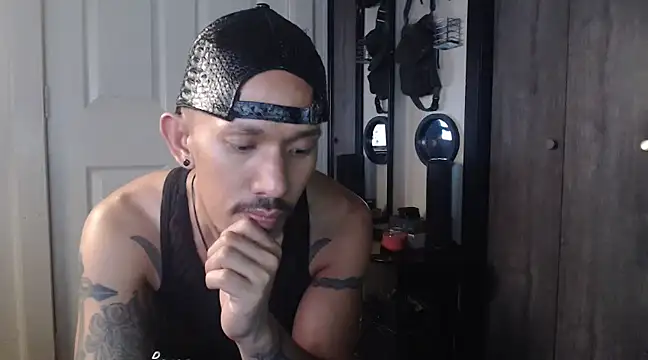 Snapshot of inc25cb@xh chatting on December 20, 7:01 am inc25cbxh online show from December 20, 7:01 am