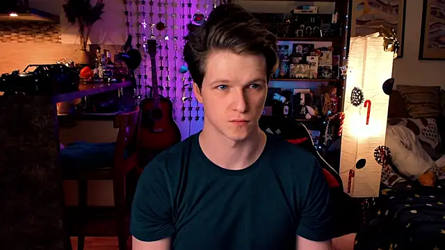 Snapshot of Breston_Sweet chatting on December 15, 6:26 pm Breston Sweet online show from December 15, 6:26 pm