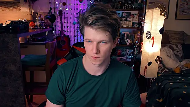 Snapshot of Breston_Sweet chatting on December 15, 9:31 pm Breston Sweet online show from December 15, 9:31 pm