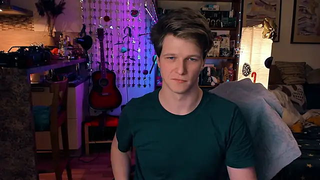 Snapshot of Breston_Sweet chatting on December 16, 7:43 pm Breston Sweet online show from December 16, 7:43 pm