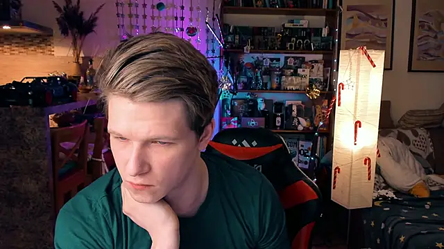 Snapshot of Breston_Sweet chatting on December 18, 5:10 pm Breston Sweet online show from December 18, 5:10 pm