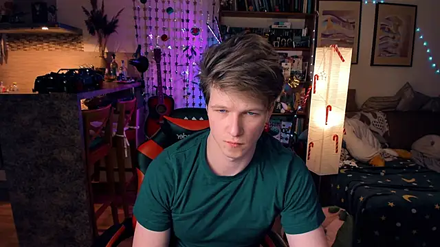 Snapshot of Breston_Sweet chatting on December 18, 8:14 pm Breston Sweet online show from December 18, 8:14 pm