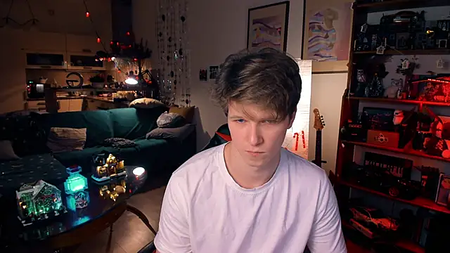 Snapshot of Breston_Sweet chatting on December 28, 6:50 pm Breston Sweet online show from December 28, 6:50 pm