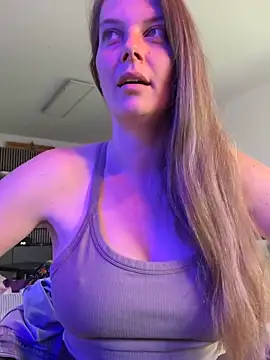 Snapshot of newMichelle chatting on June 5, 7:03 am newMichelle online show from June 5, 7:03 am