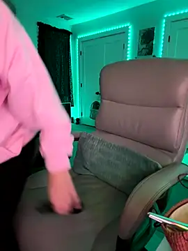 Snapshot of sage_love chatting on December 4, 2:20 am sage love online show from December 4, 2:20 am