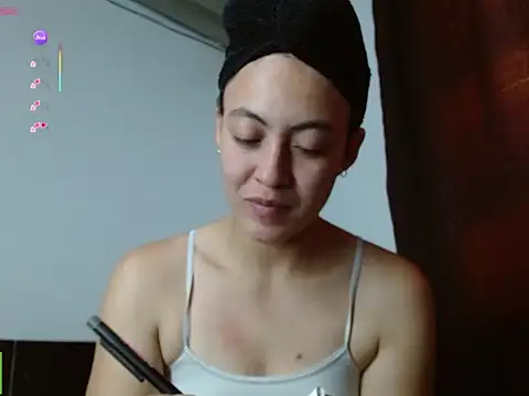 Olivia Bright online show from May 6, 8:25 pm
