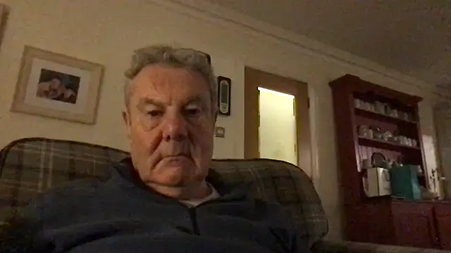 Snapshot of Oldpistolpete chatting on April 4, 7:55 pm Oldpistolpete online show from April 4, 7:55 pm