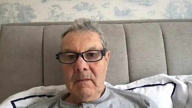 Snapshot of Oldpistolpete chatting on April 8, 8:58 am Oldpistolpete online show from April 8, 8:58 am