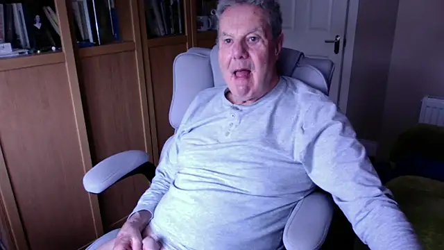 Snapshot of Oldpistolpete chatting on April 15, 8:54 am Oldpistolpete online show from April 15, 8:54 am
