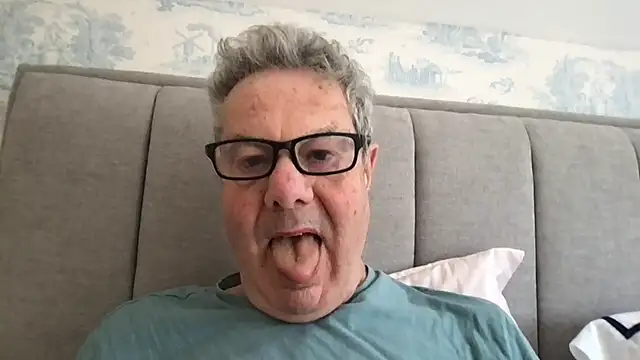 Snapshot of Oldpistolpete chatting on April 21, 7:25 am Oldpistolpete online show from April 21, 7:25 am