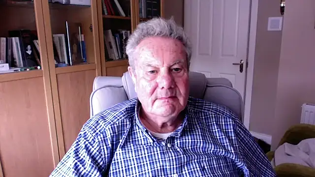 Snapshot of Oldpistolpete chatting on April 22, 3:13 pm Oldpistolpete online show from April 22, 3:13 pm
