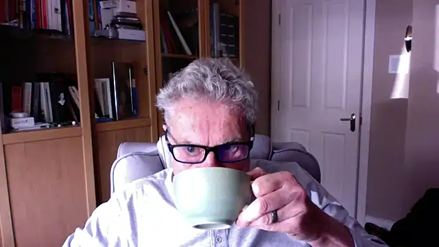 Snapshot of Oldpistolpete chatting on April 26, 10:35 am Oldpistolpete online show from April 26, 10:35 am