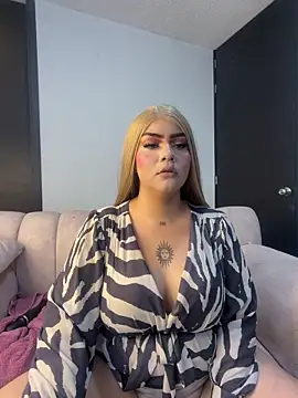 Snapshot of sweet_dalila chatting on April 14, 11:27 am sweet dalila online show from April 14, 11:27 am