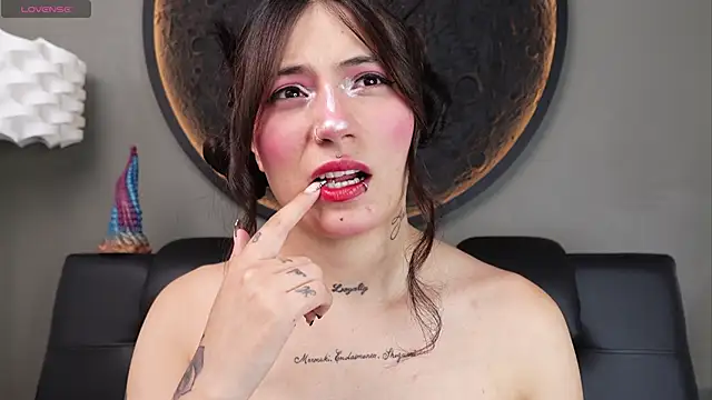 miss sharlotte18 online show from April 29, 6:14 pm