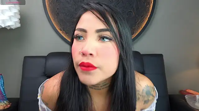 miss vaiolette online show from November 6, 11:11 am