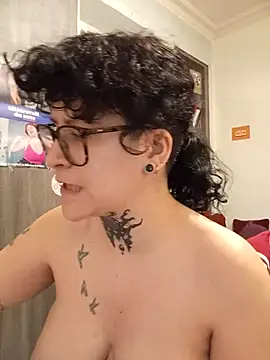 callmelouve online show from January 8, 4:31 pm