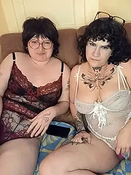 Snapshot of callmelouve chatting on March 1, 9:39 pm callmelouve online show from March 1, 9:39 pm