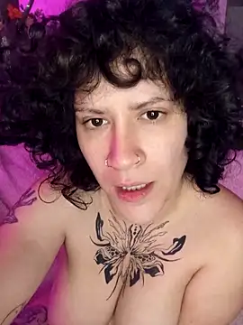 Snapshot of callmelouve chatting on March 17, 12:26 am callmelouve online show from March 17, 12:26 am