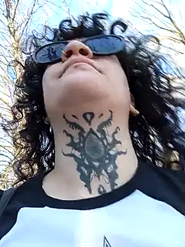 Snapshot of callmelouve chatting on March 19, 3:16 pm callmelouve online show from March 19, 3:16 pm