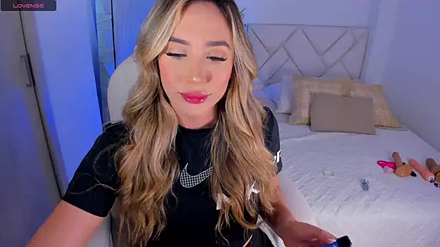 NiaBennet  online show from January 8, 10:06 pm