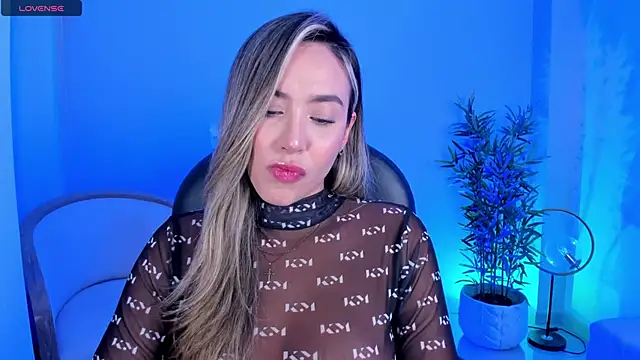 NiaBennet  online show from October 14, 11:27 pm