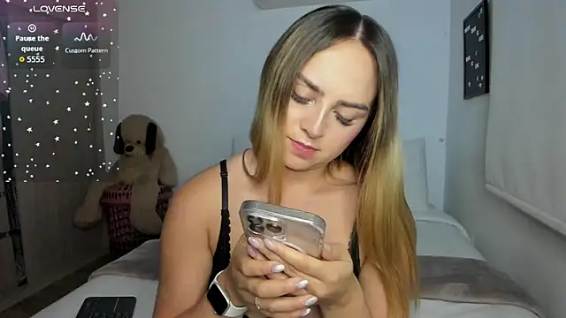 sophi mooreno online show from February 1, 2:32 am