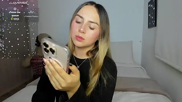 sophi mooreno online show from March 29, 1:05 am