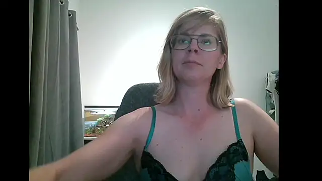 SavannaGirly online show from March 6, 8:05 pm