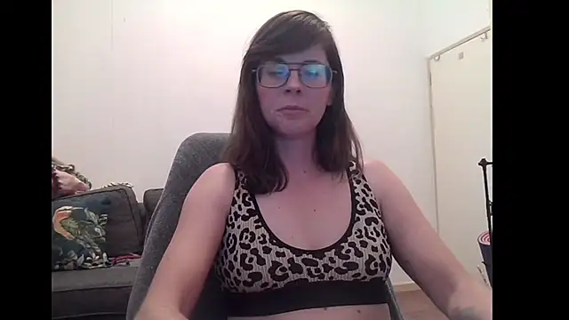 Snapshot of SavannaGirly chatting on February 13, 12:23 pm SavannaGirly online show from February 13, 12:23 pm