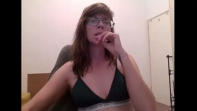 Snapshot of SavannaGirly chatting on April 2, 1:53 pm SavannaGirly online show from April 2, 1:53 pm